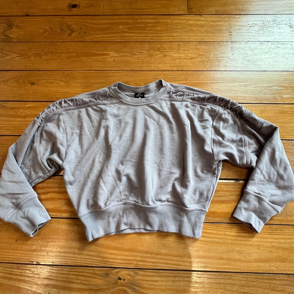 (416) *LAVENDER NIKE CREWNECK*